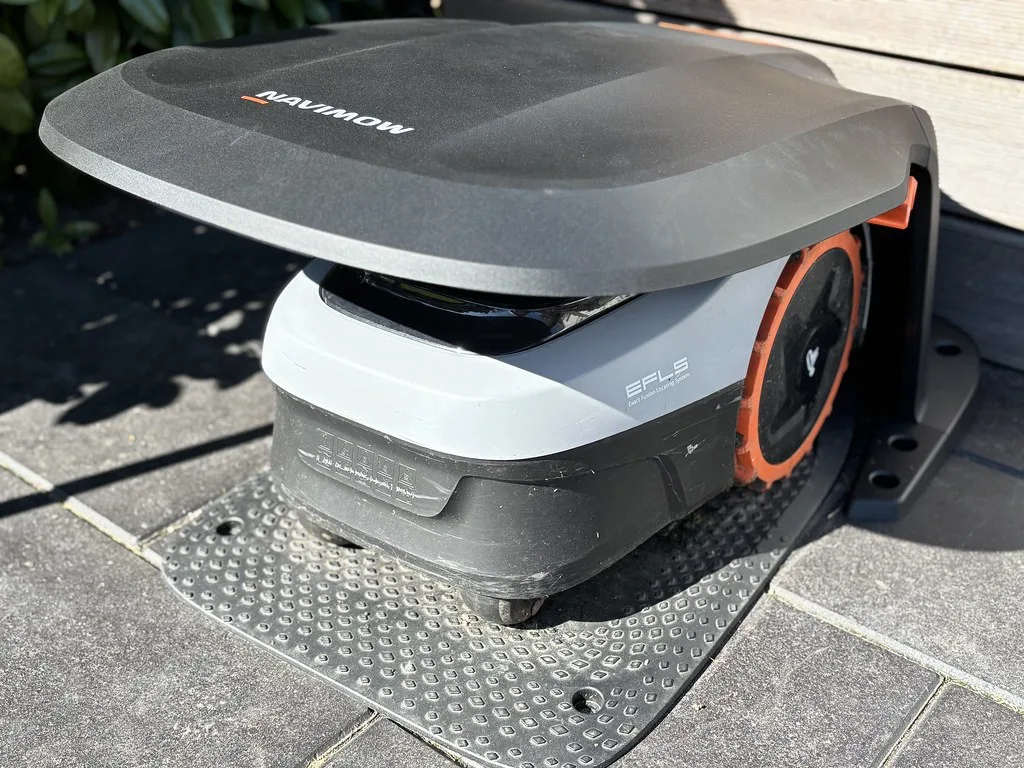 Faut-il un abri pour robot tondeuse ?