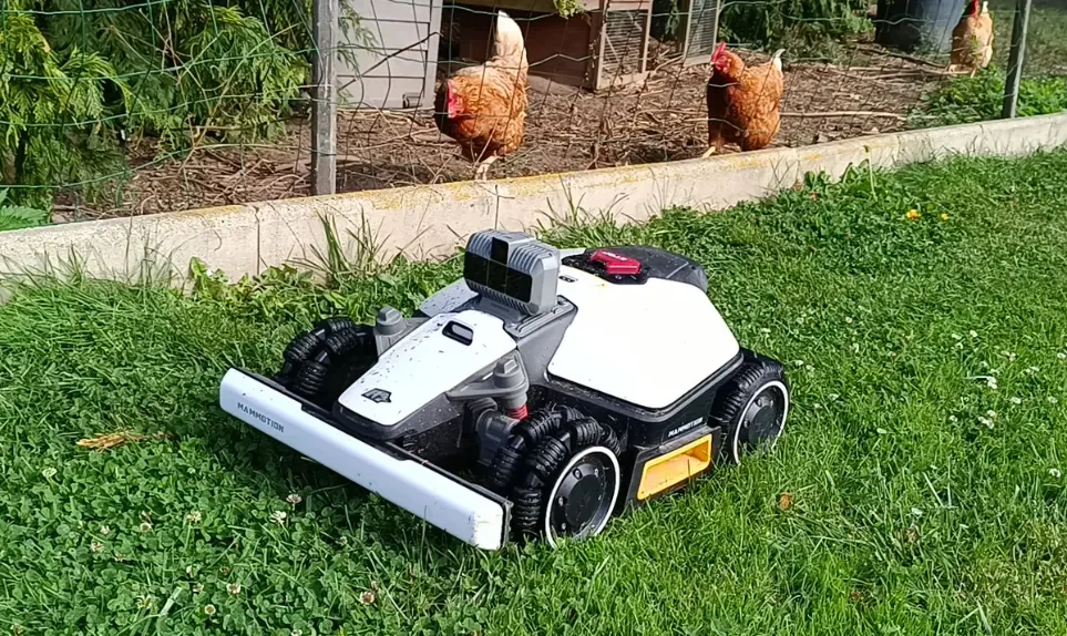 Robot tondeuse sans fil périphérique : nos préférés et le guidage qui convient à votre jardin