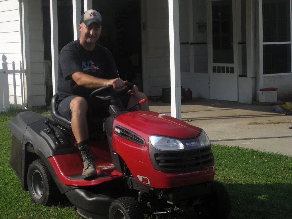 Comment charger la batterie d'un tracteur tondeuse ?