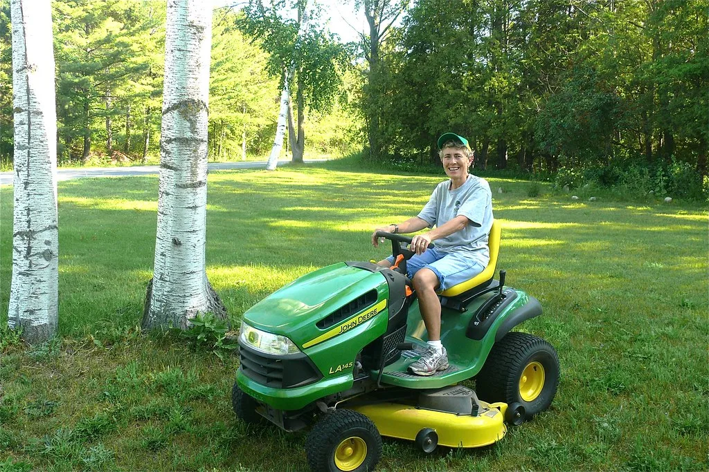 Comment utiliser un tracteur tondeuse ou une autoportée ?