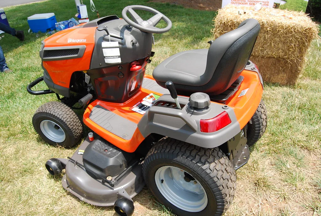 Quelle huile pour la boîte hydrostatique d'un tracteur tondeuse Husqvarna ?