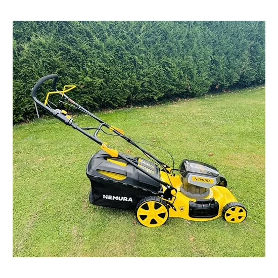Autre vue : Tondeuse à batterie Nemura TDB446 80 V (2 × 40 V) 46 cm autotractée